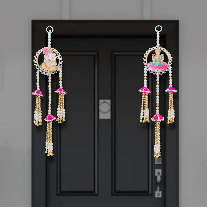 Laxmi-Ganesh suspendu de fleurs et de perles